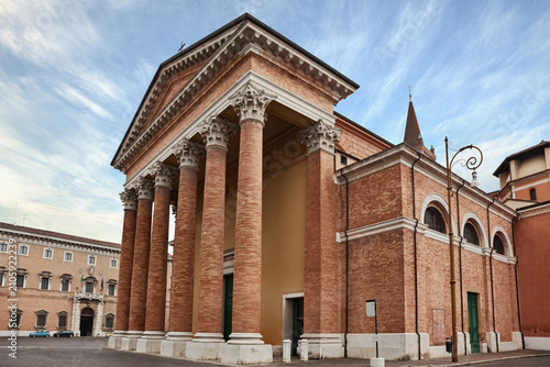 Foto Forli, Emilia-Romagna, Italy: The neoclassical facade and portico of the Cathedr
