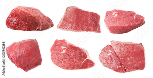 Cuadro en lienzo Beef meat pieces isolated on white, set