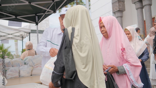фотографія Muslim women in hijabs attending an outdoor event.