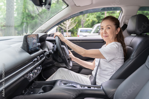 Konstfotografi シニア女性と自動車