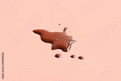 Sweet chocolate splash on r...
