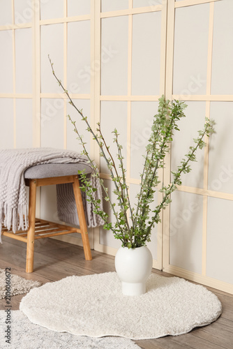 Soft bench, white rug and v...