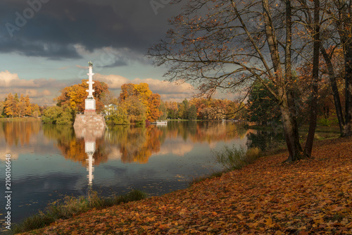 Tableau sur toile The Chesme Column in the center of the Great Pond in the Catherine Park of Tsars