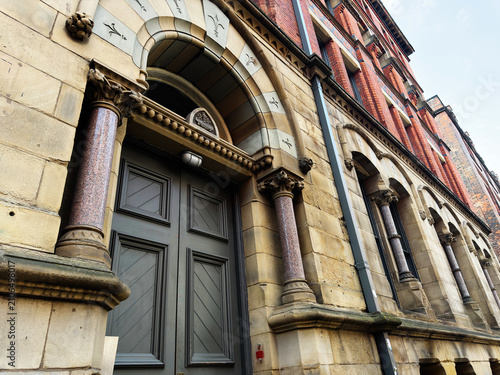 Cuadro en lienzo Historic Victorian architecture in Manchester, UK with arched stone facade, orna