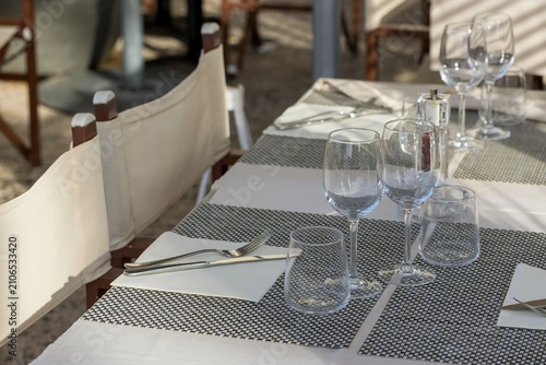 Table de restaurant prête à servir