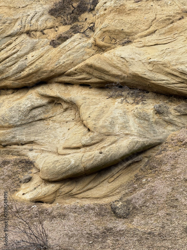 Cuadro en lienzo Close-up of eroded sandstone layers with detailed rock texture and cracks