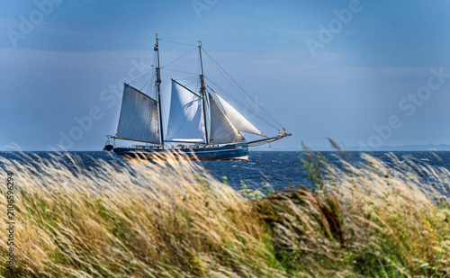 Εκτύπωση καμβά Classic sailing ship cruising on open sea