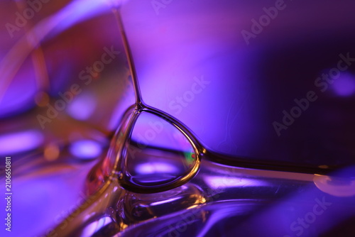 Glowing violet foam vertex with golden specular film boundaries. Crisp geometric film boundaries converge into an intricate fluid node in low-key macro perspective.