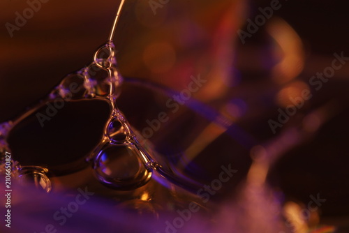 фотографія Complex fluid foam cluster with golden specular highlights