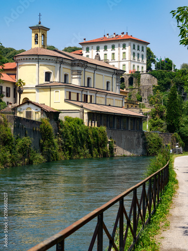 Foto Bicycle path along the Martesana canal at Vaprio d Adda, Milan province, Italy
