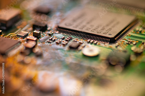 Foto Computer chip managing data on electronic circuit board