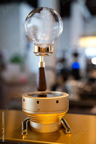 Bild auf Leinwand Vintage vacuum syphon coffee maker glass globes with brass fixtures in a modern specialty coffee shop