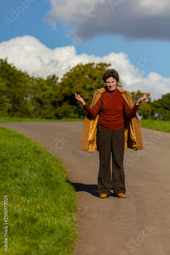 Canvastavla Senior Woman Shrugging with Palms Up on Country Path, Uncertainty and Choice Con