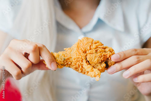Принти на полотні Fried chicken hands holding fried chicken close up food fast food crispy chicken