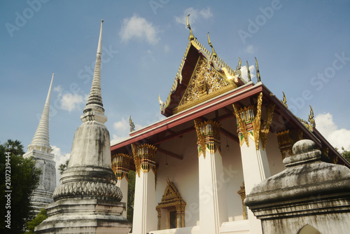 The white pagoda and the ordination hall of Wat Suwan Dara Ram Ratchaworawihanan ancient templeare distinguished by their magnificent and highly valuable murals.