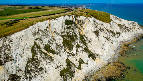 Cuadro en lienzo Aerial drone view of the dramatic white chalk cliffs at Beachy Head near Eastbou