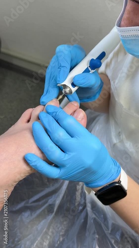foot care improves nail hygiene, comfort and appearance through precise trimming and grooming. A modern pedicure treatment focused on healthy feet and personal care.