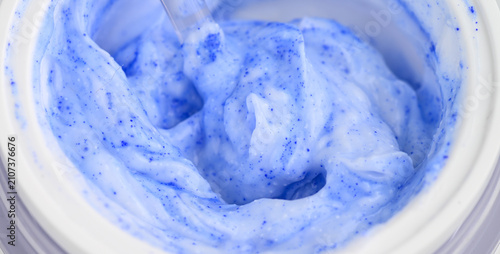 Quadro su tela Close up of Blue Copper Peptide Cream Preparation
