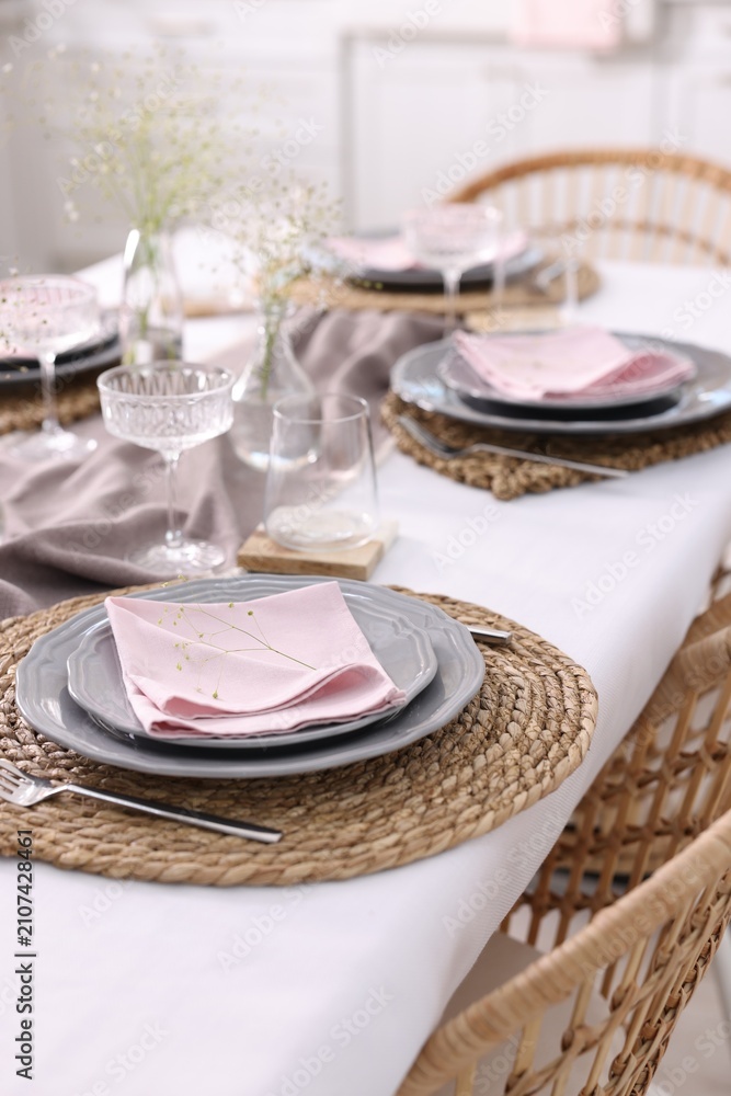 Fototapeta premium Beautiful place setting with floral decor on table in dining room, closeup