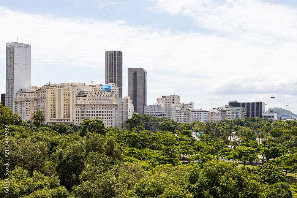 Fototapeta premium Panoramic view of Guanabara Bay and Sugarloaf Mountain from Flamengo Park in Rio de Janeiro