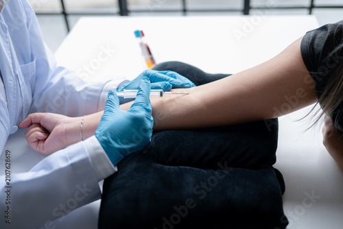 Konstfotografi Female phlebotomist collecting blood sample from patient with needle for laboratory testing at medical clinic