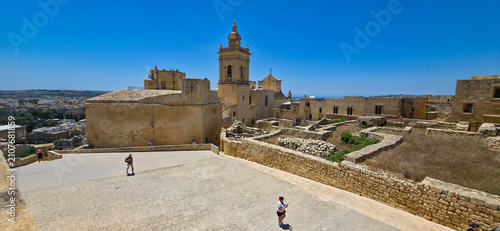 Tableau sur toile Ramparts and The Cathedral of the Assumption of the Blessed Virgin Mary at Victo