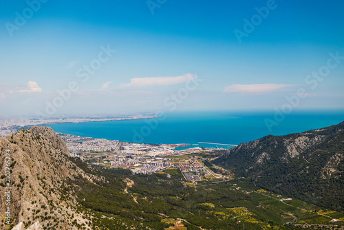 Schilderij op canvas view of the sea and the city of Antalya from the mountains.