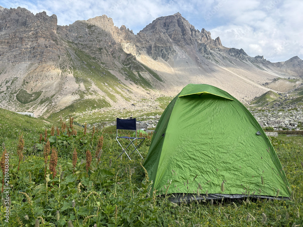 Obraz premium Green tent at the Col du Galibier, a mountain pass in the French Alps