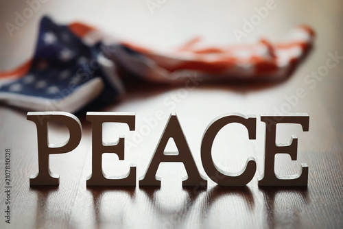 Cuadro en lienzo Peace Word Written In Wooden Letters