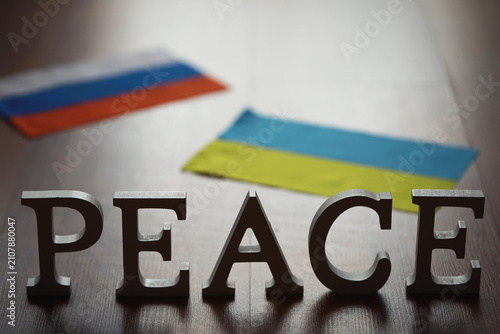 Cuadro en lienzo Peace Word Written In Wooden Letters