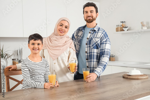 Happy Muslim family with gl...