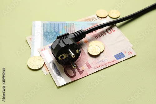 Cuadro en lienzo Electric power plug and money on green background