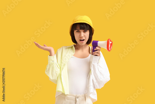 Confused young woman with f...
