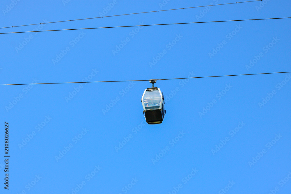 Obraz premium Cable Car Gondola Lift in the Mountains