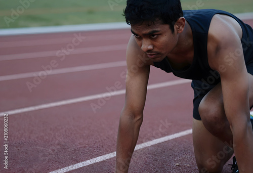 Male athlete in starting bl...