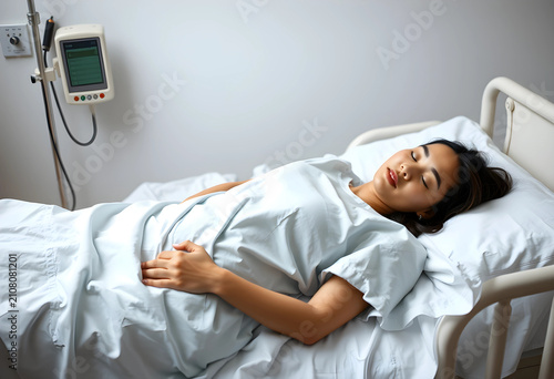Young asian woman patient s...