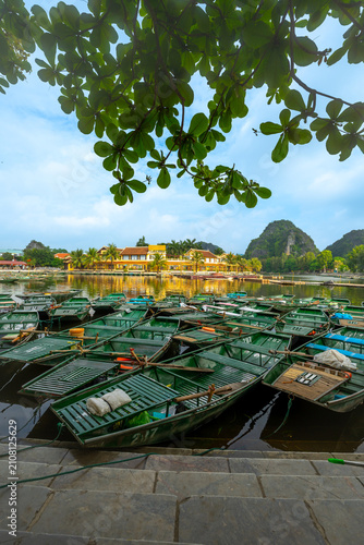 Canvastavla view of Tam Coc with sampan rowing boat mooring in Ninh Binh province, Vietnam