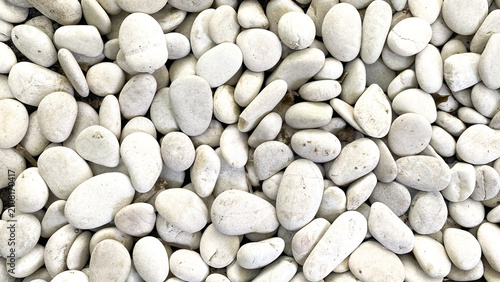 Foto Close up of smooth white decorative garden pebbles