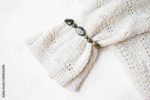 Cuadro en lienzo Close-up of a knitted sweater with a natural jasper bracelet