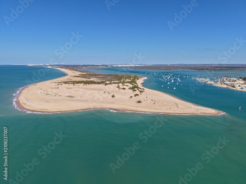 Fotografía aerial view of the Playa de Camposoto, long sand spit between the Atlantic Ocean