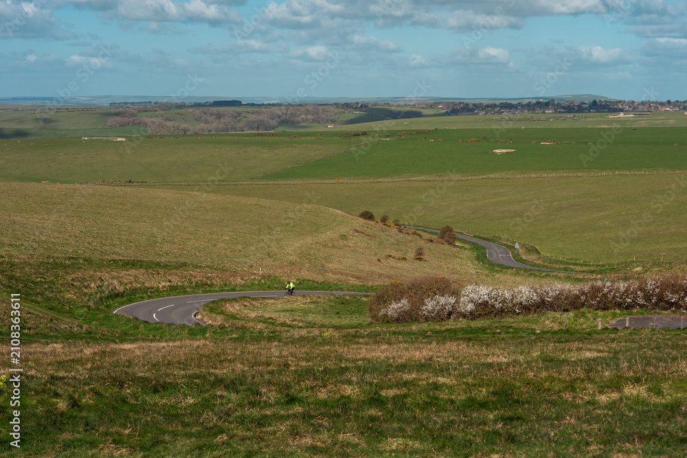 Obraz premium Countryside Road with Cyclist at Seven Sisters near Hastings