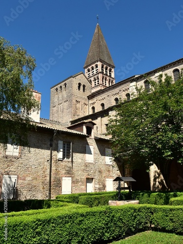 Le cloître Saint-Ardin de l’abbaye Saint-Philibert de Tournus 