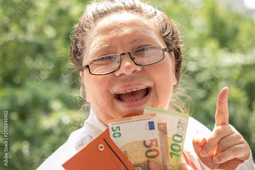 Photos overweight mature woman holding orange wallet with 50 and 100 euro banknotes, sm