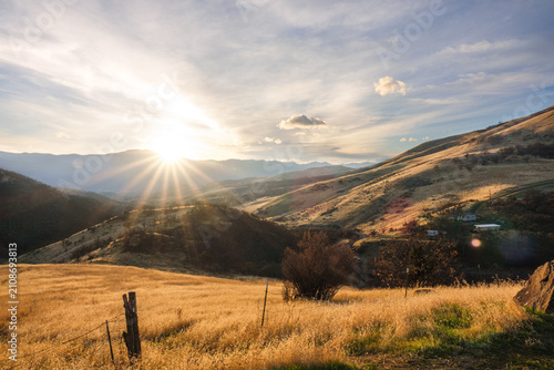 Canvas Print Sun setting over Ashland/Rogue Valley, Oregon during autumn/fall.