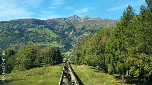 Foto Funiculaire from Bourg Saint Maurice village to Les Arcs, French Alps, Savoie, France, Europe