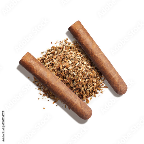 Canvas Print Cigars and dried tobacco isolated on white, top view