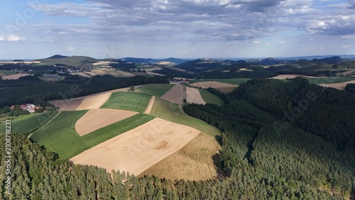 Foto Blick über die Felder und Äcker der Buckligen Welt, Region in Niederösterreich