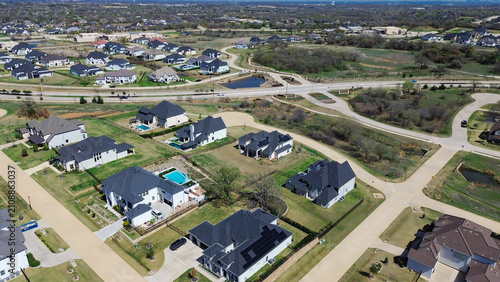 Fotografía Elevated viewpoint looks out over custom luxury developments near Bridlewood neighborhood
