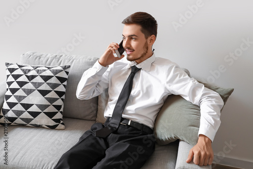 Young businessman talking b...
