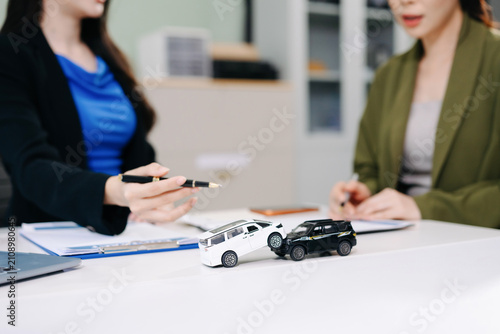 Принти на полотні Client signing a car insurance contract after an auto accident claim